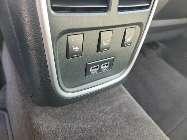 Used 2015 Chrysler 300 C RWD image 16