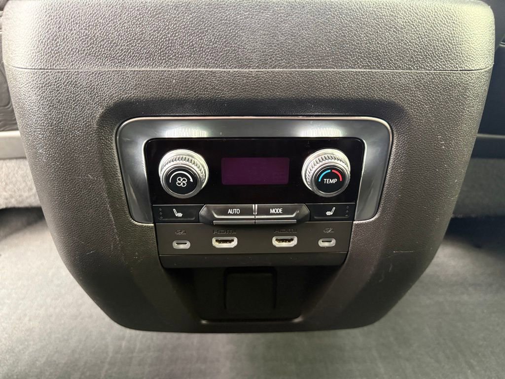 Used 2023 GMC Yukon XL Denali Ultimate image 16