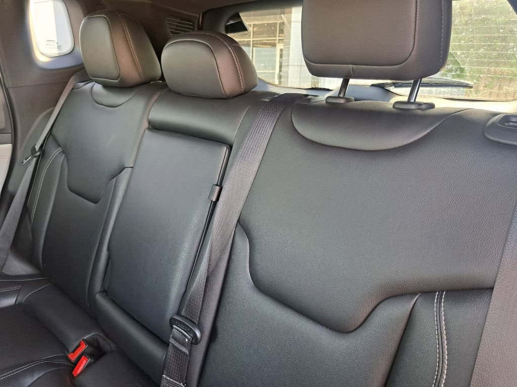 Used 2025 Jeep Compass Limited image 22