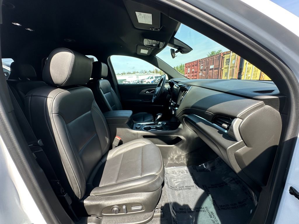 Used 2023 Chevrolet Traverse LT image 28