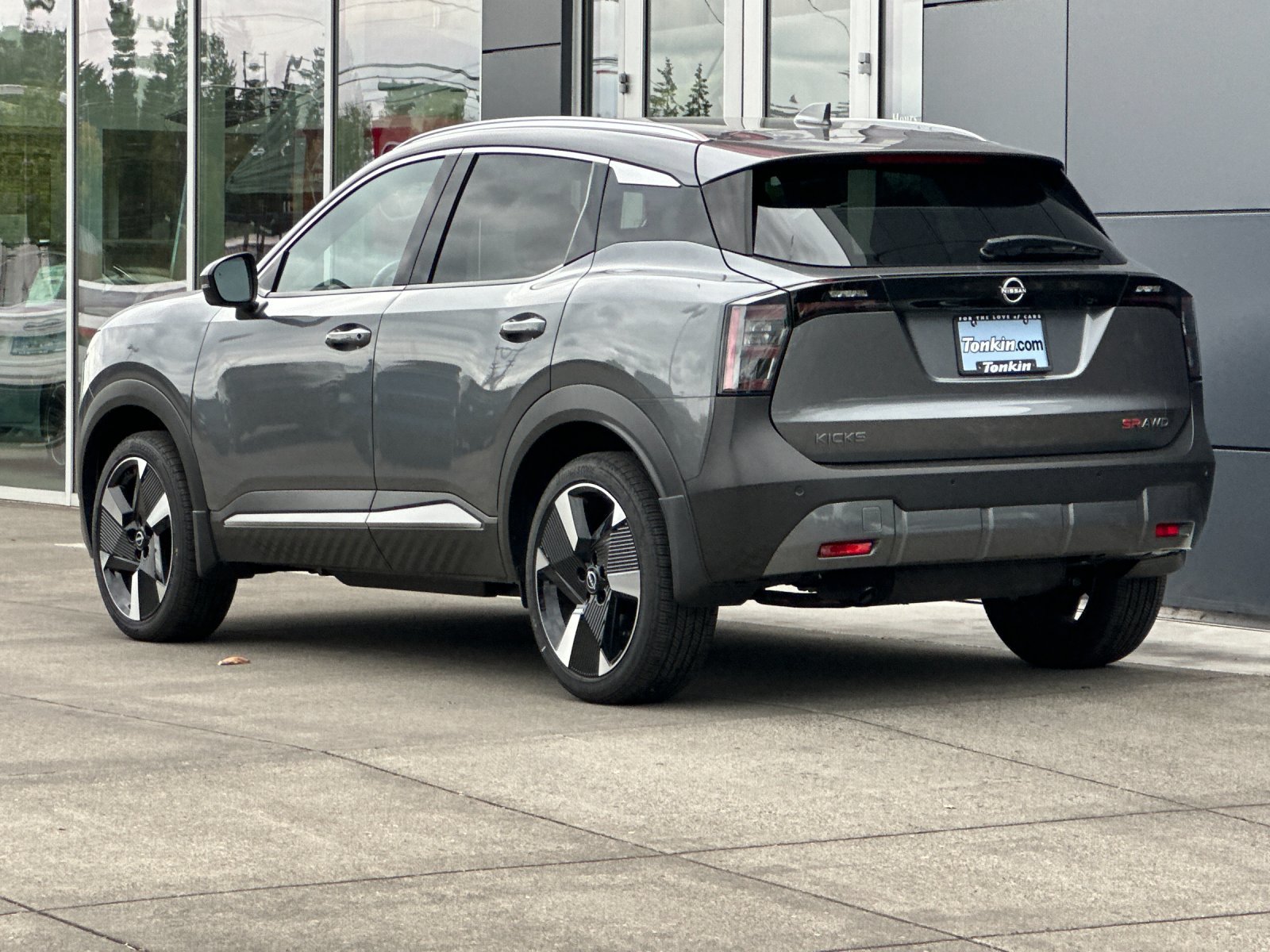 Used 2025 Nissan Kicks SR w/ Illumination Package AWD/4WD image 6