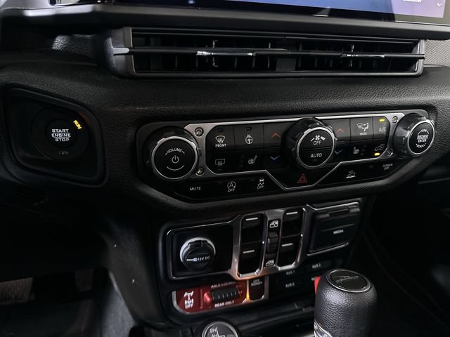 Used 2024 Jeep Gladiator Sport AWD/4WD image 17