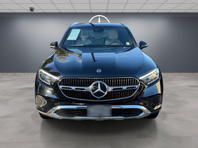 Used 2025 Mercedes-Benz GLC 300 4MATIC image 2