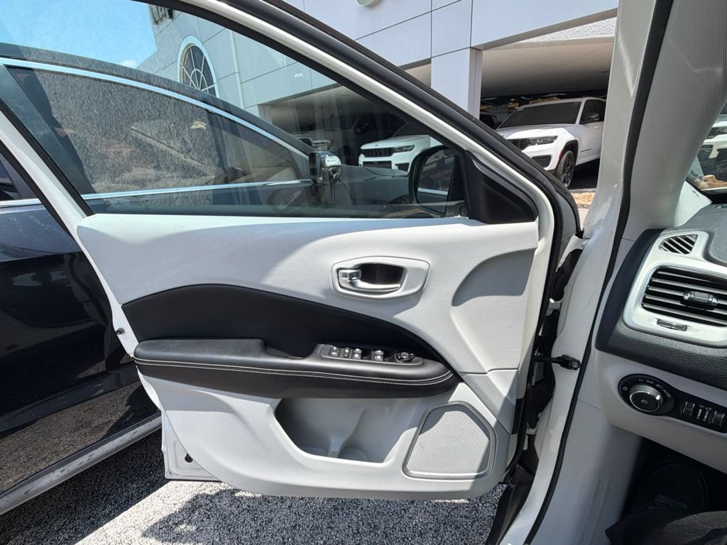 Used 2020 Jeep Compass Latitude w/ Popular Equipment Group FWD image 14
