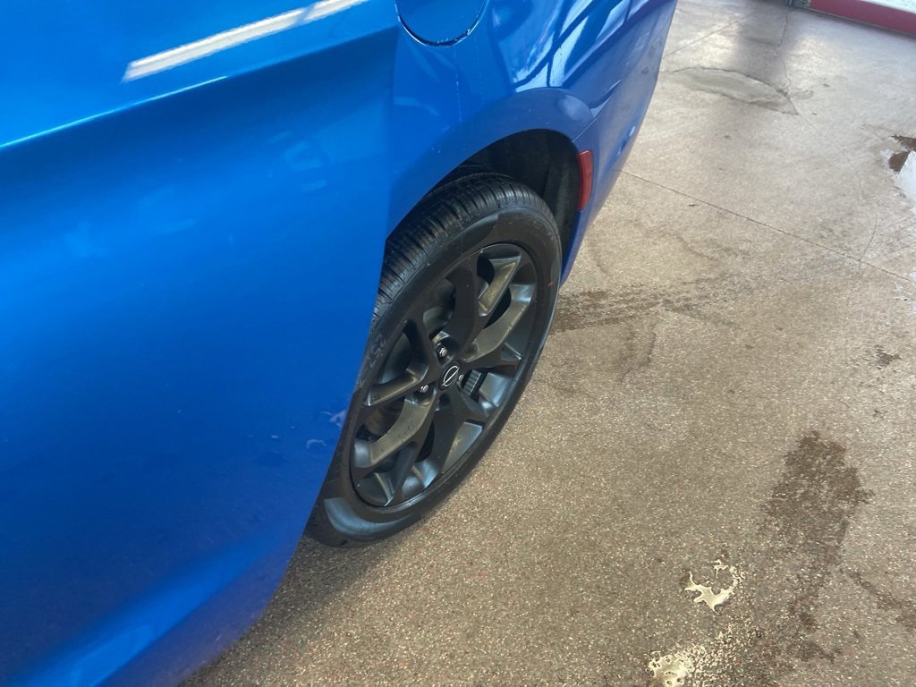 New 2026 Chrysler Pacifica Select image 6