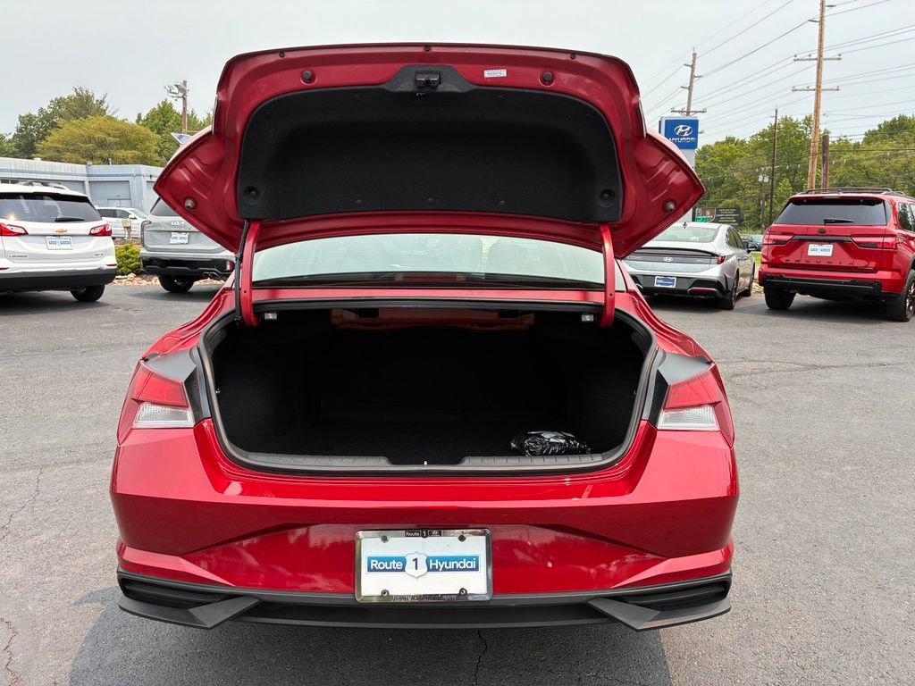 Used 2023 Hyundai Elantra SE FWD image 11