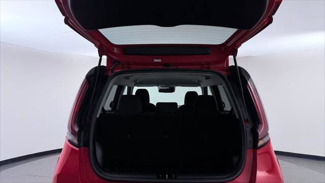 Used 2023 Kia Soul LX w/ Option Group 015 FWD image 18