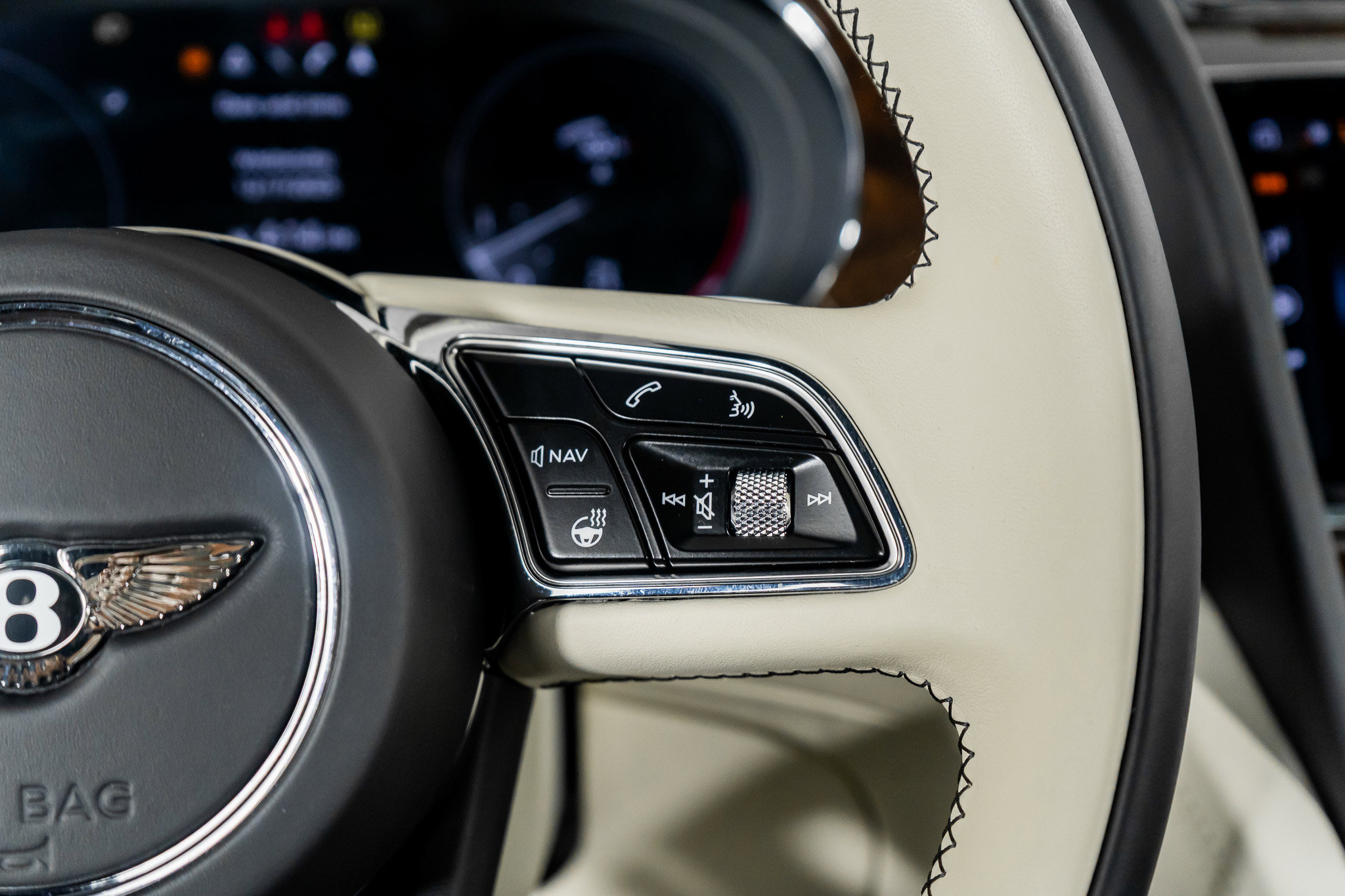 Used 2023 Bentley Bentayga Extended Wheelbase image 46