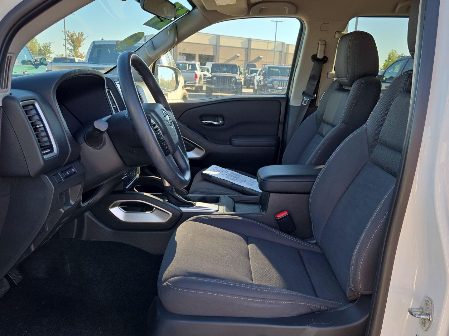 Used 2024 Nissan Frontier SV AWD/4WD image 16