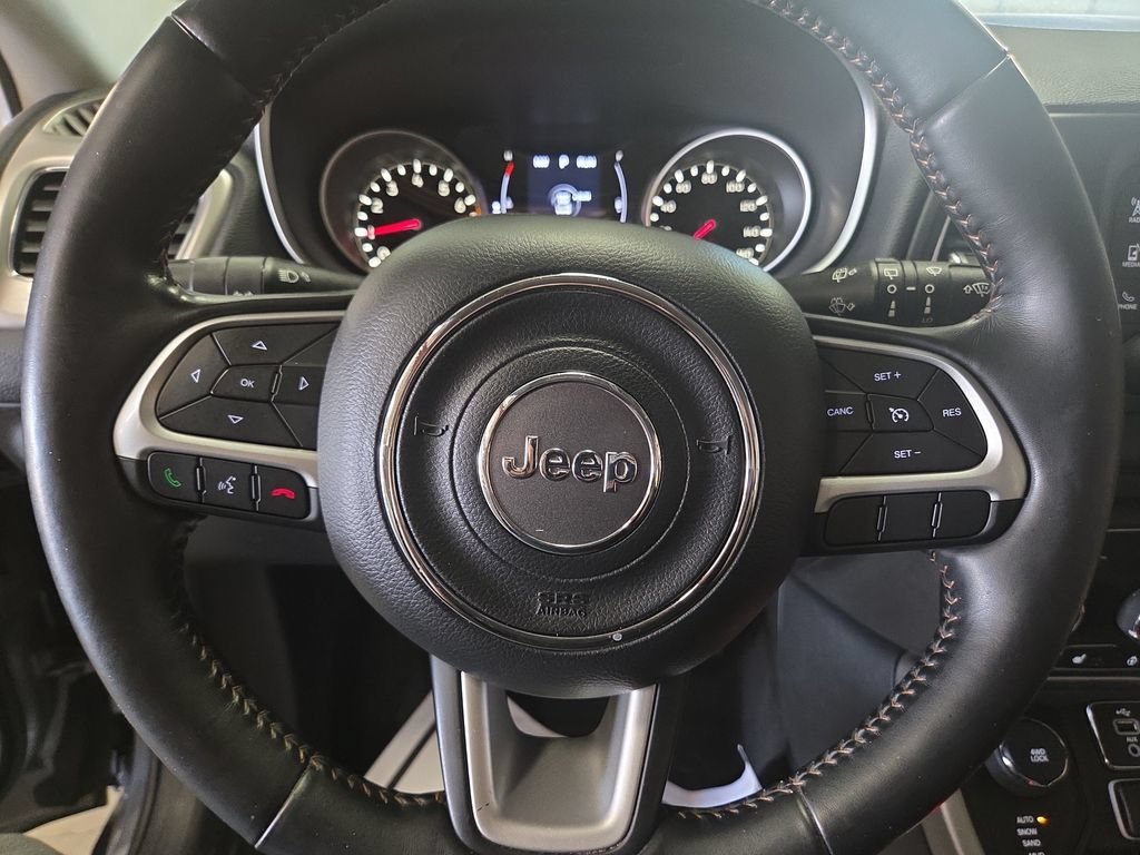 Used 2018 Jeep Compass Latitude w/ Cold Weather Group AWD/4WD image 36