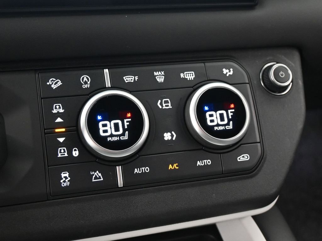 Used 2025 Land Rover Defender 130 X-Dynamic SE AWD/4WD image 13