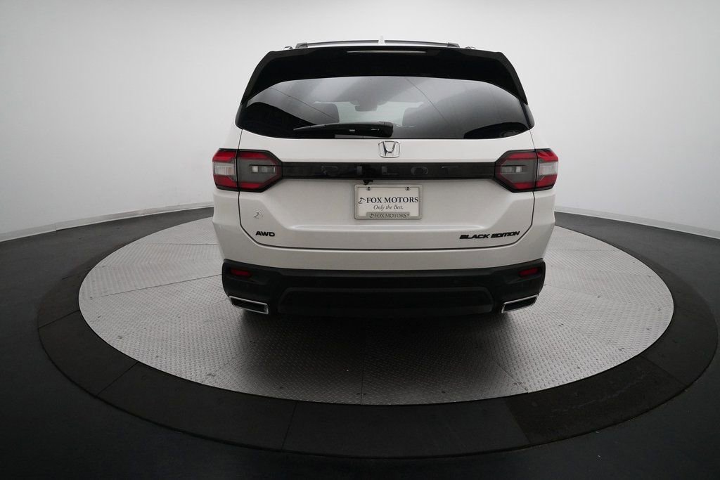 Certified 2025 Honda Pilot Black Edition image 24