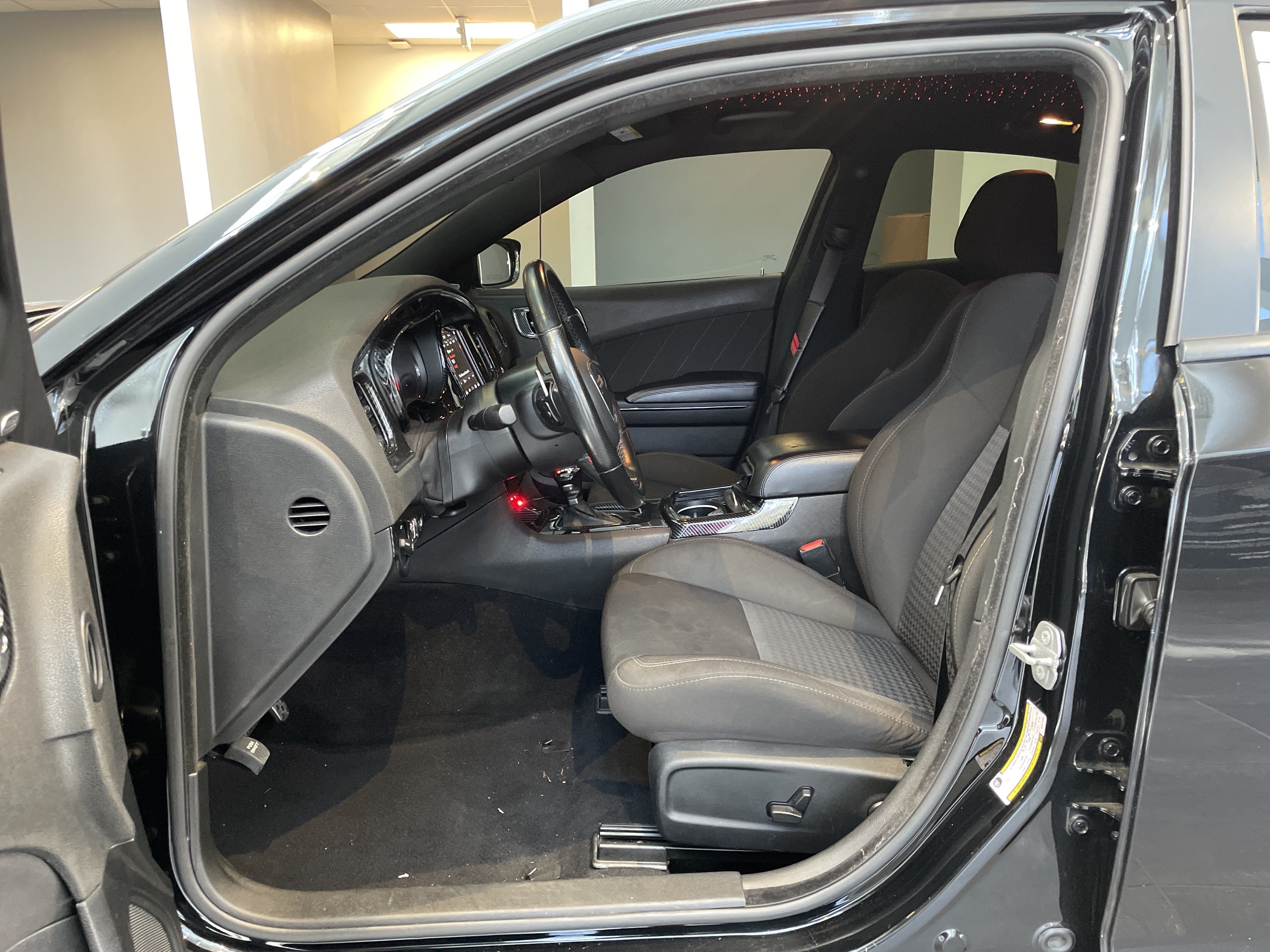 Used 2021 Dodge Charger R/T w/ Driver Convenience Group RWD image 19
