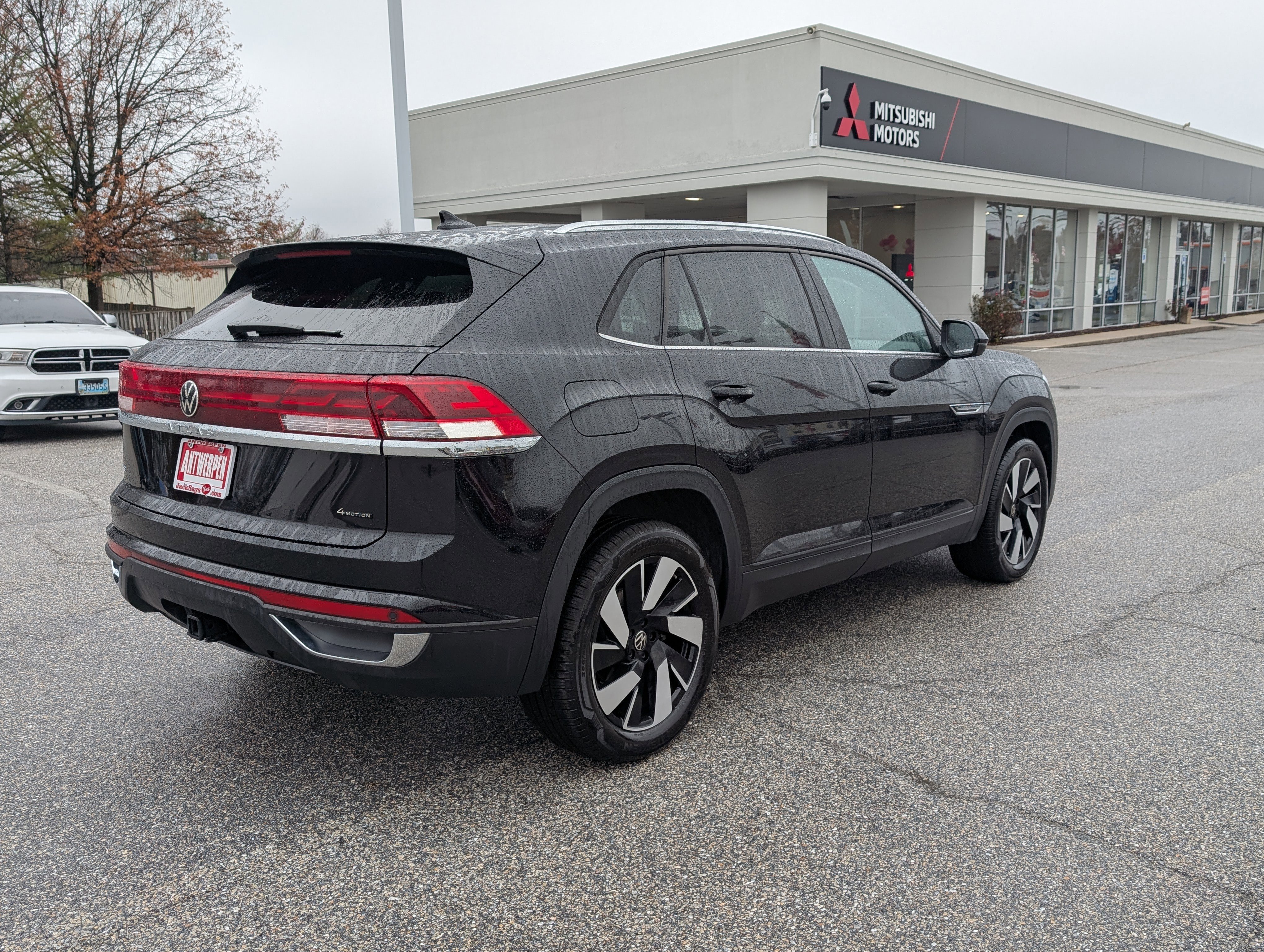 Used 2025 Volkswagen Atlas Cross Sport SE image 3