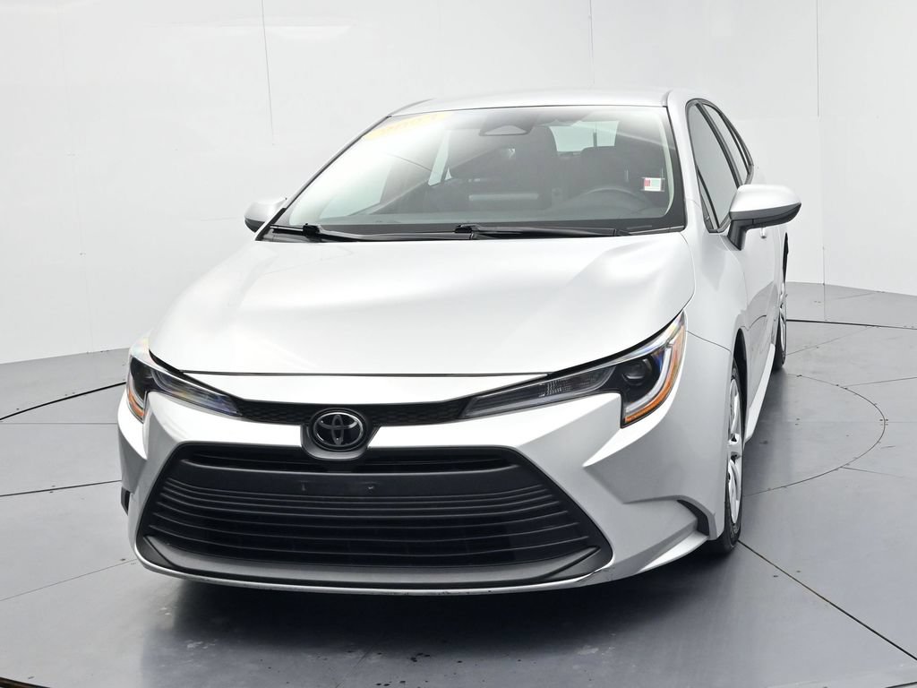 Used 2023 Toyota Corolla LE FWD image 3