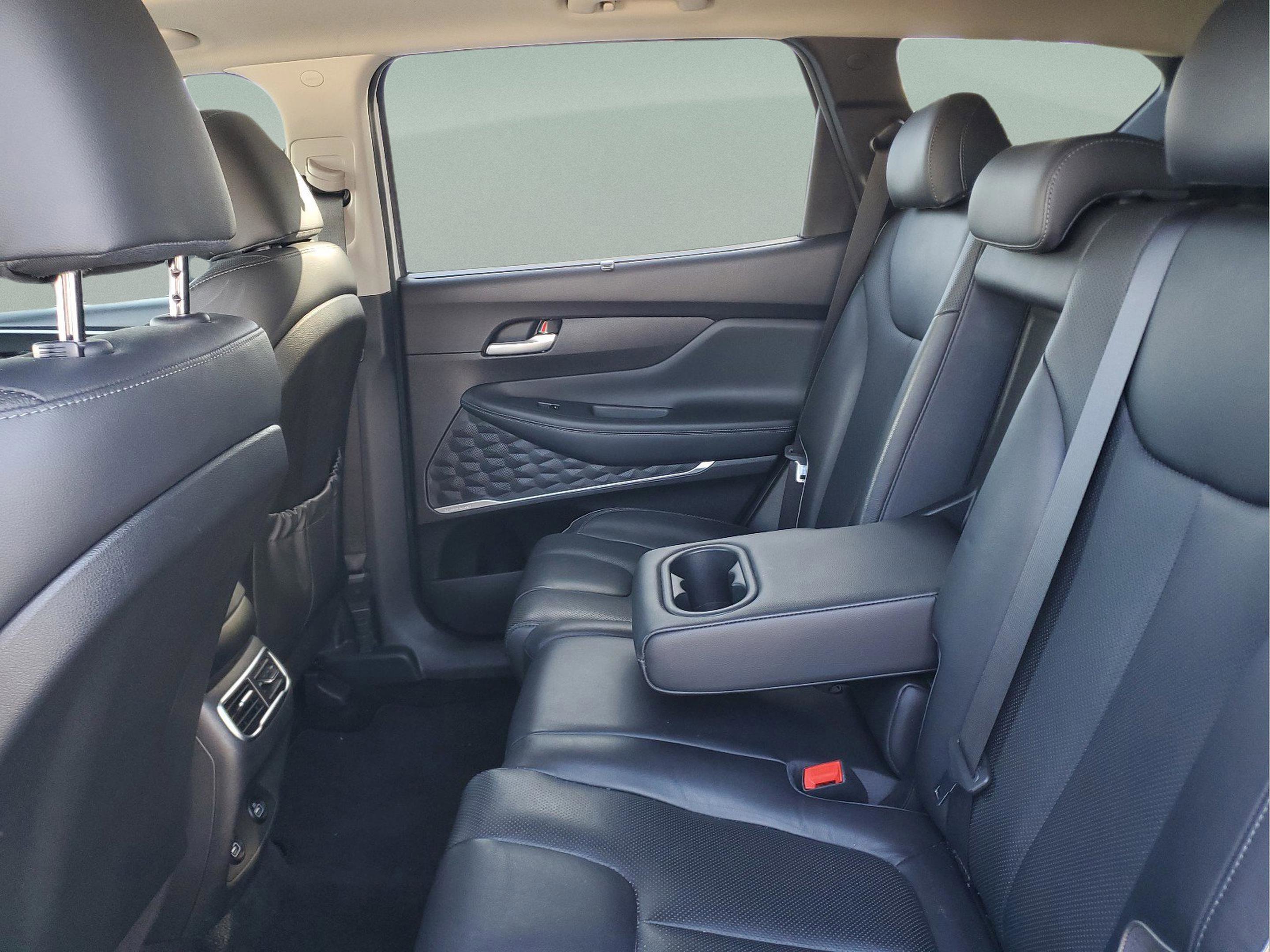 Used 2022 Hyundai Santa Fe SEL w/ Convenience + Premium Package FWD image 6