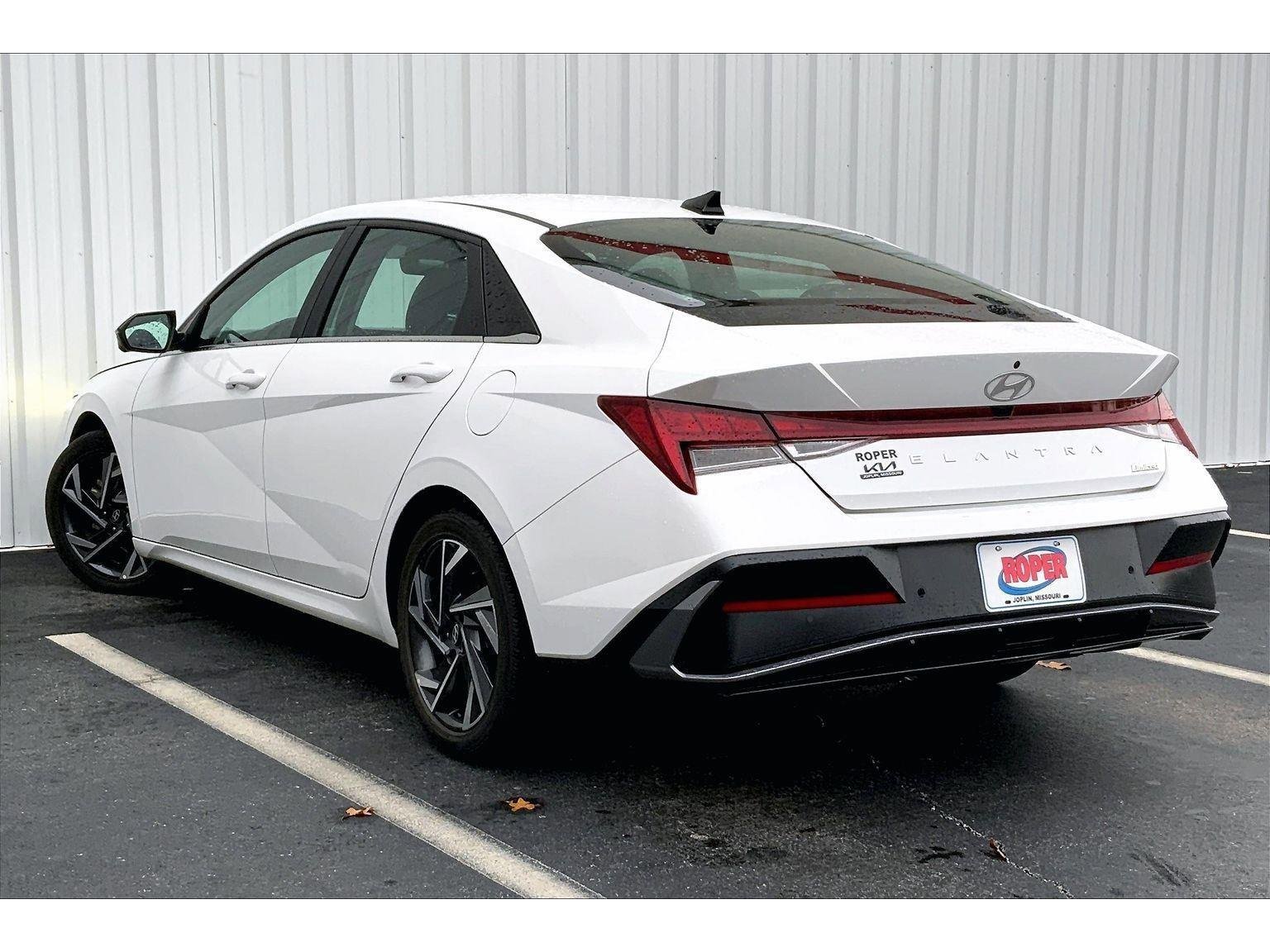 Used 2024 Hyundai Elantra Limited image 10