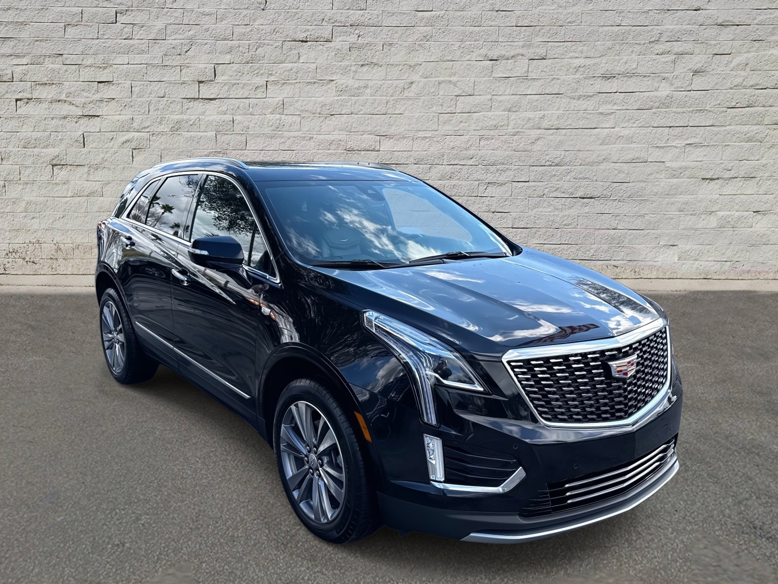 Used 2025 Cadillac XT5 Premium Luxury image 3