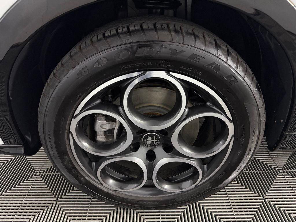 Used 2025 Alfa Romeo Tonale image 11