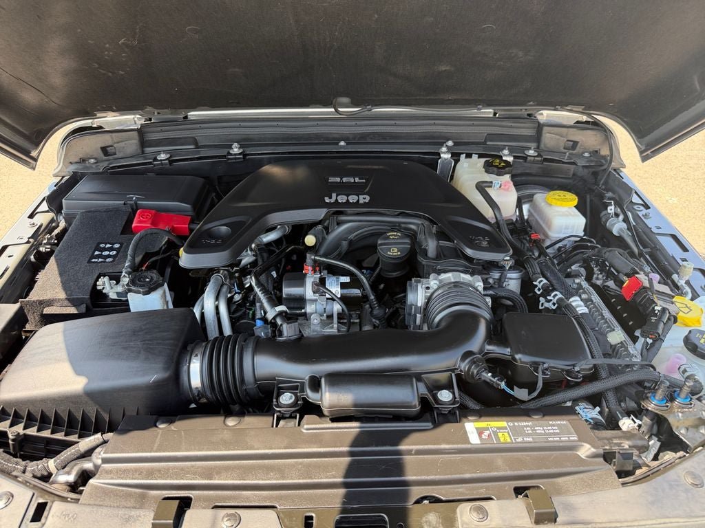 Used 2020 Jeep Wrangler Unlimited Sahara AWD/4WD image 29