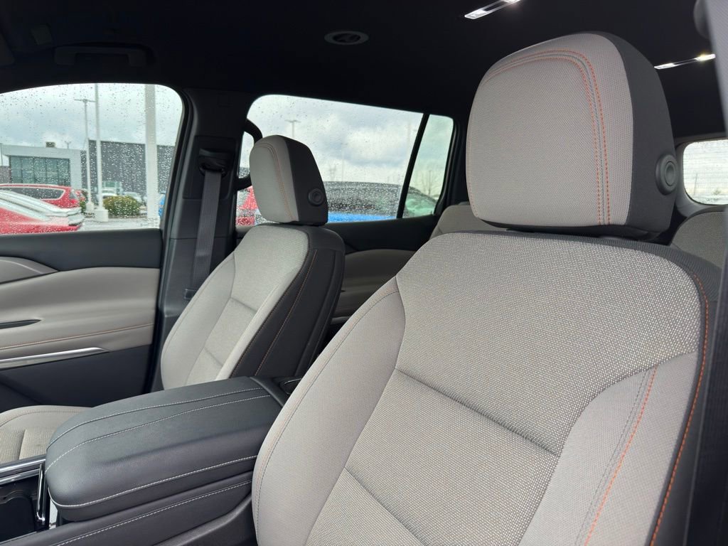 Used 2024 Chevrolet Traverse LT w/ Enhanced Driving Package image 15