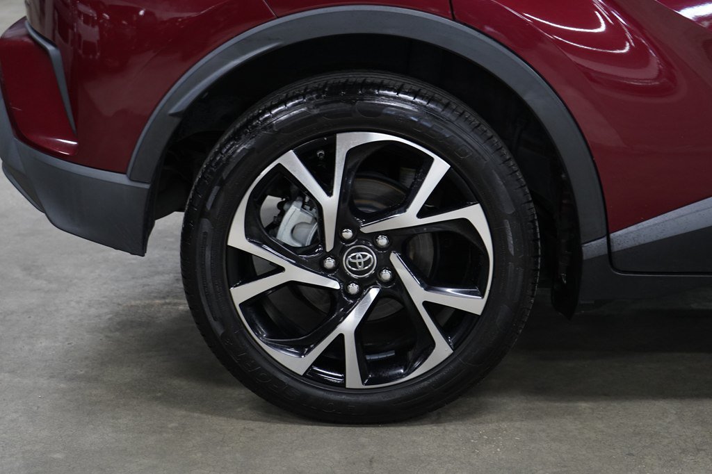 Used 2018 Toyota C-HR XLE FWD image 32