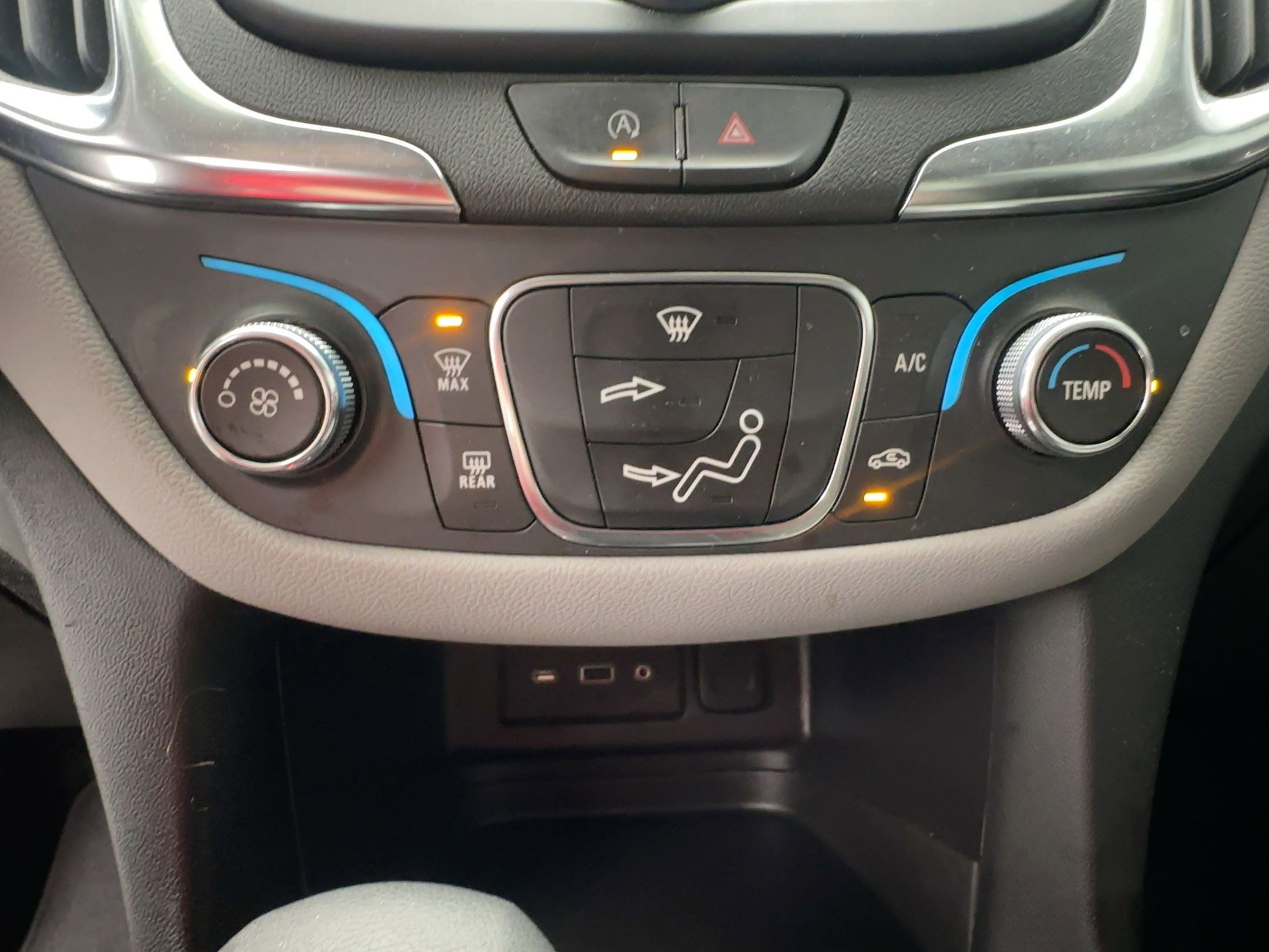 Used 2024 Chevrolet Equinox LS w/ LS Convenience Package image 18