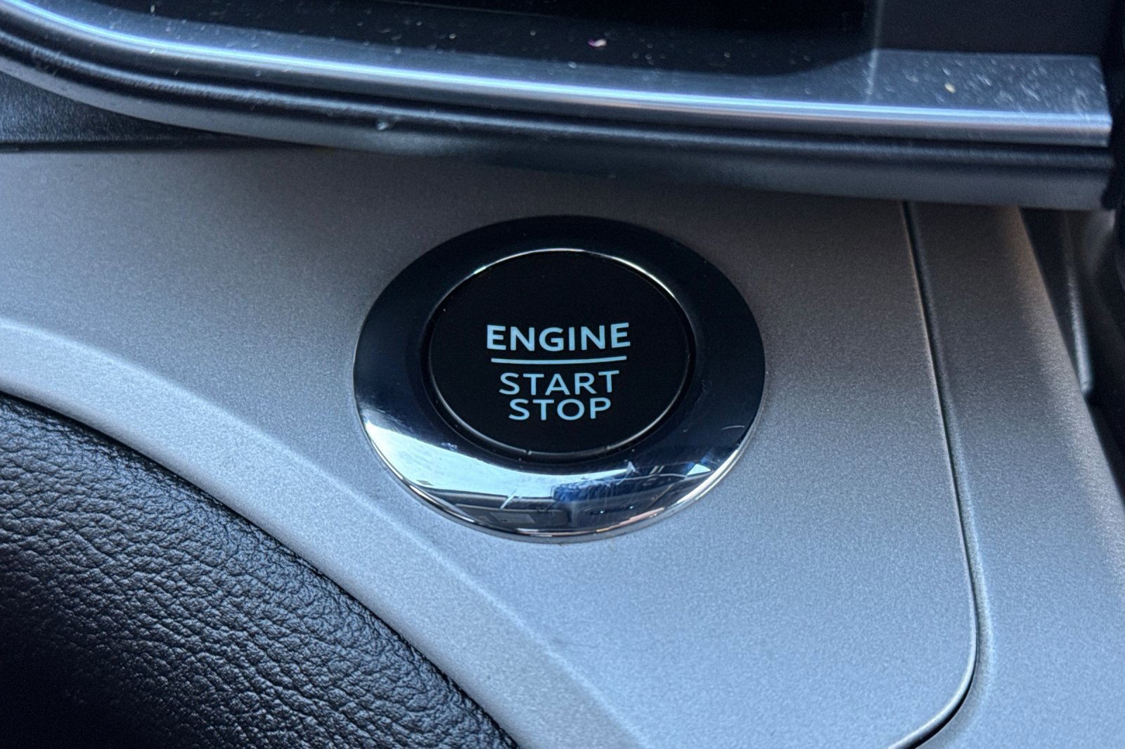 Used 2023 Ford Explorer XLT w/ Equipment Group 202A image 24