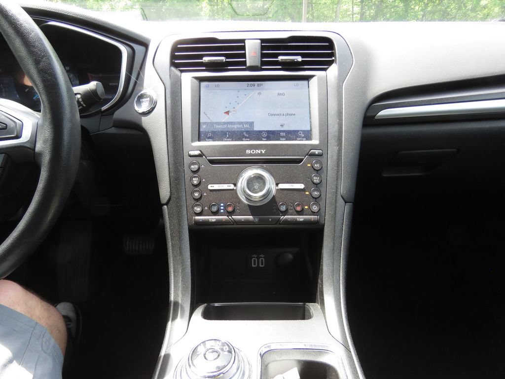 Used 2020 Ford Fusion Energi Titanium FWD image 26