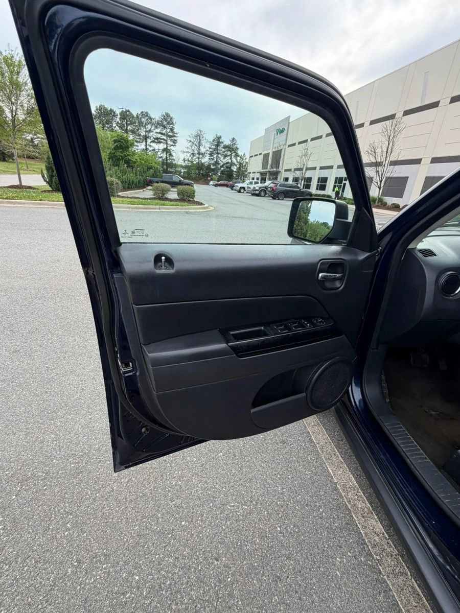 Used 2016 Jeep Patriot High Altitude FWD image 15