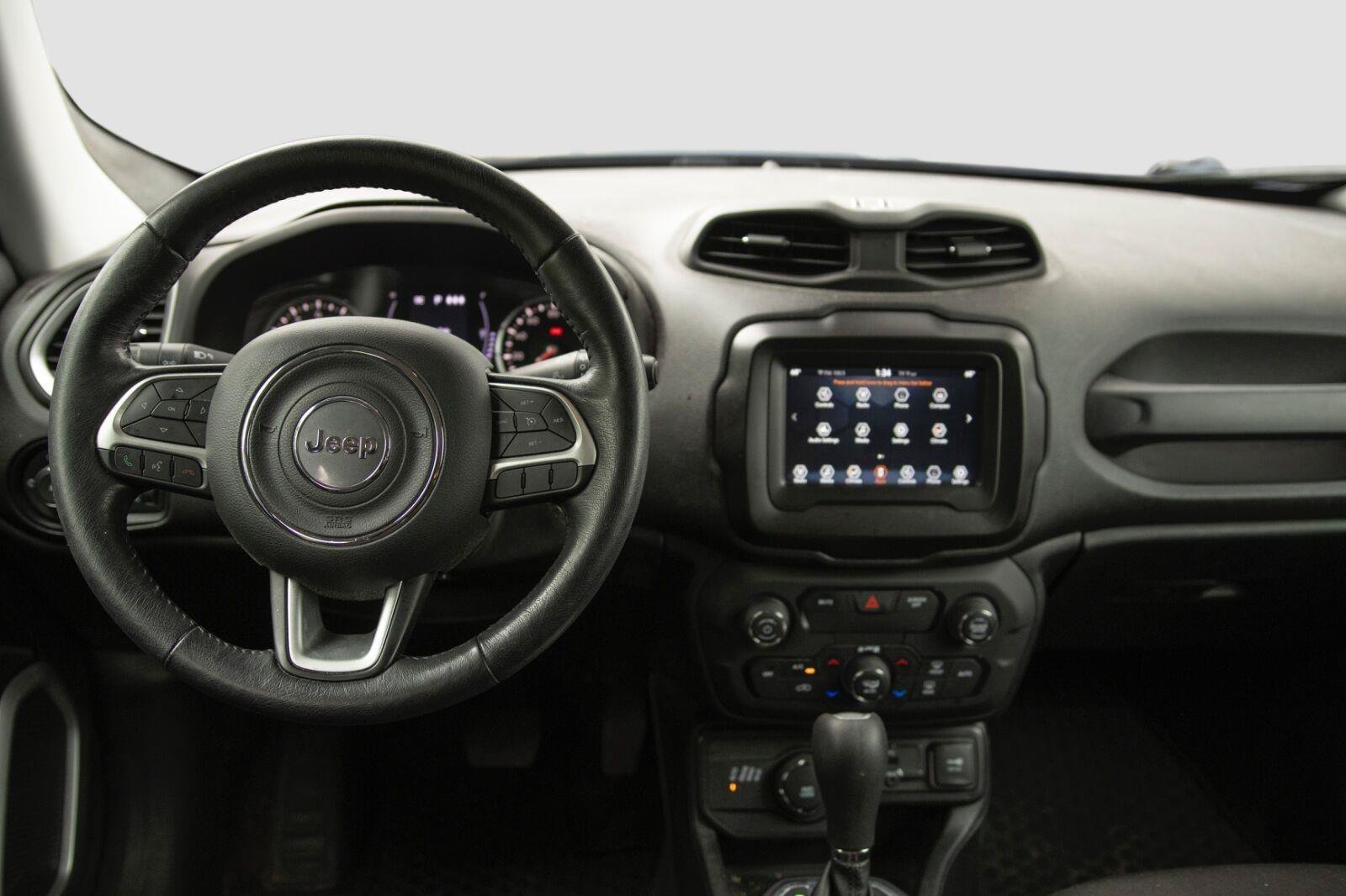 Used 2019 Jeep Renegade Latitude w/ Safety & Security Group II AWD/4WD image 3