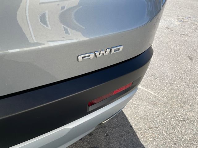 Used 2023 GMC Acadia SLE w/ Driver Convenience Package image 14