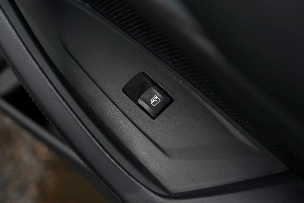 Used 2021 BMW 430i Convertible w/ Premium Package image 33