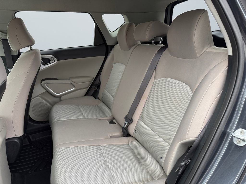 Used 2022 Kia Soul LX image 13