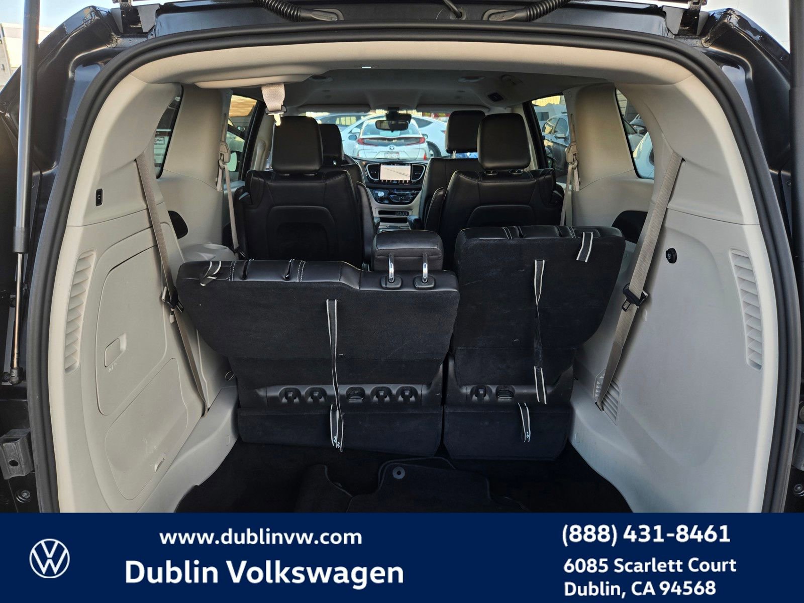 Used 2024 Chrysler Pacifica Select image 25