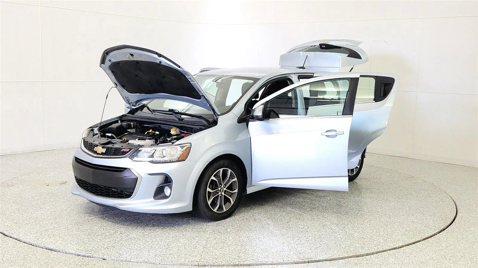 Used 2017 Chevrolet Sonic LT w/ Convenience Package FWD image 10