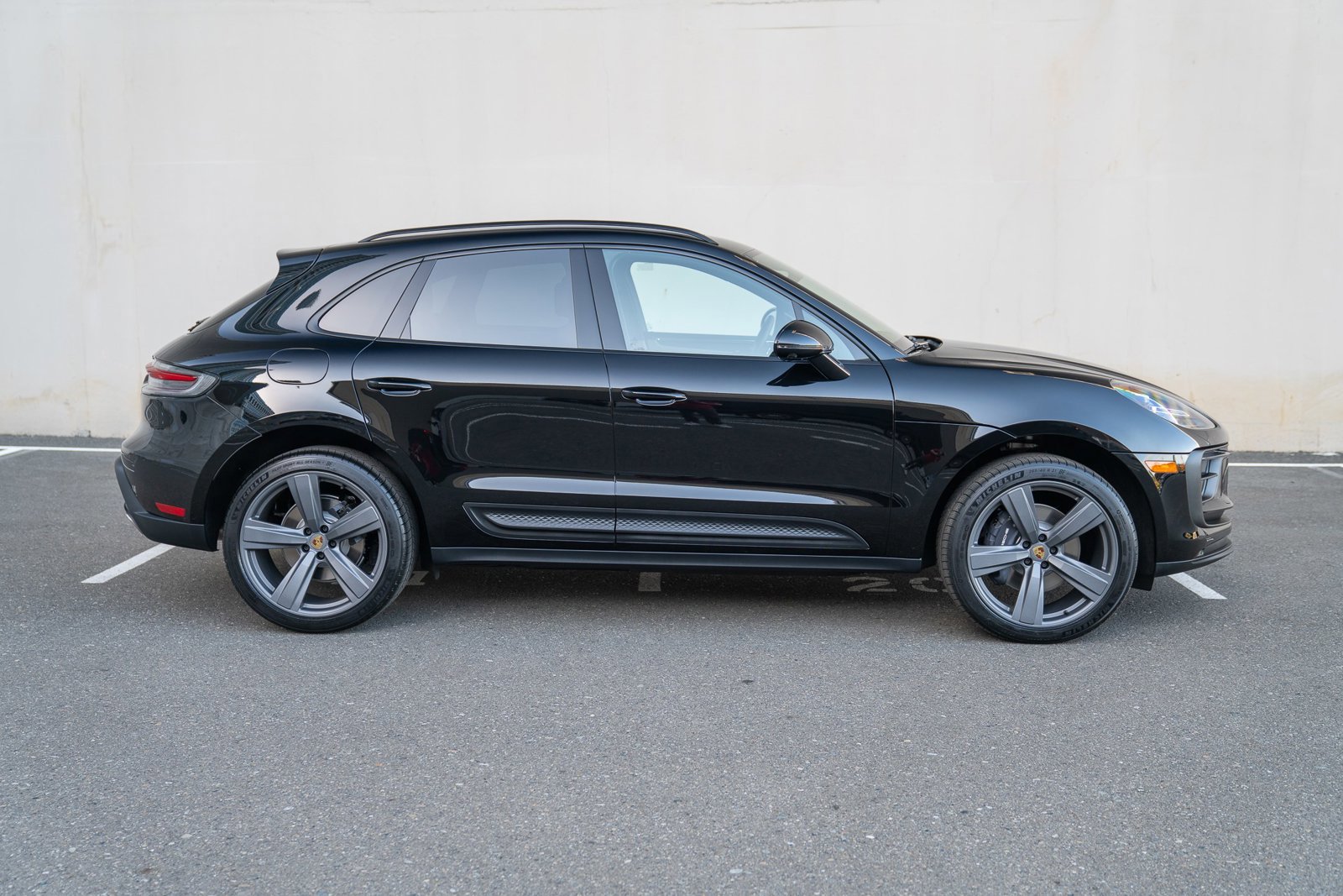 Certified 2026 Porsche Macan AWD/4WD image 8