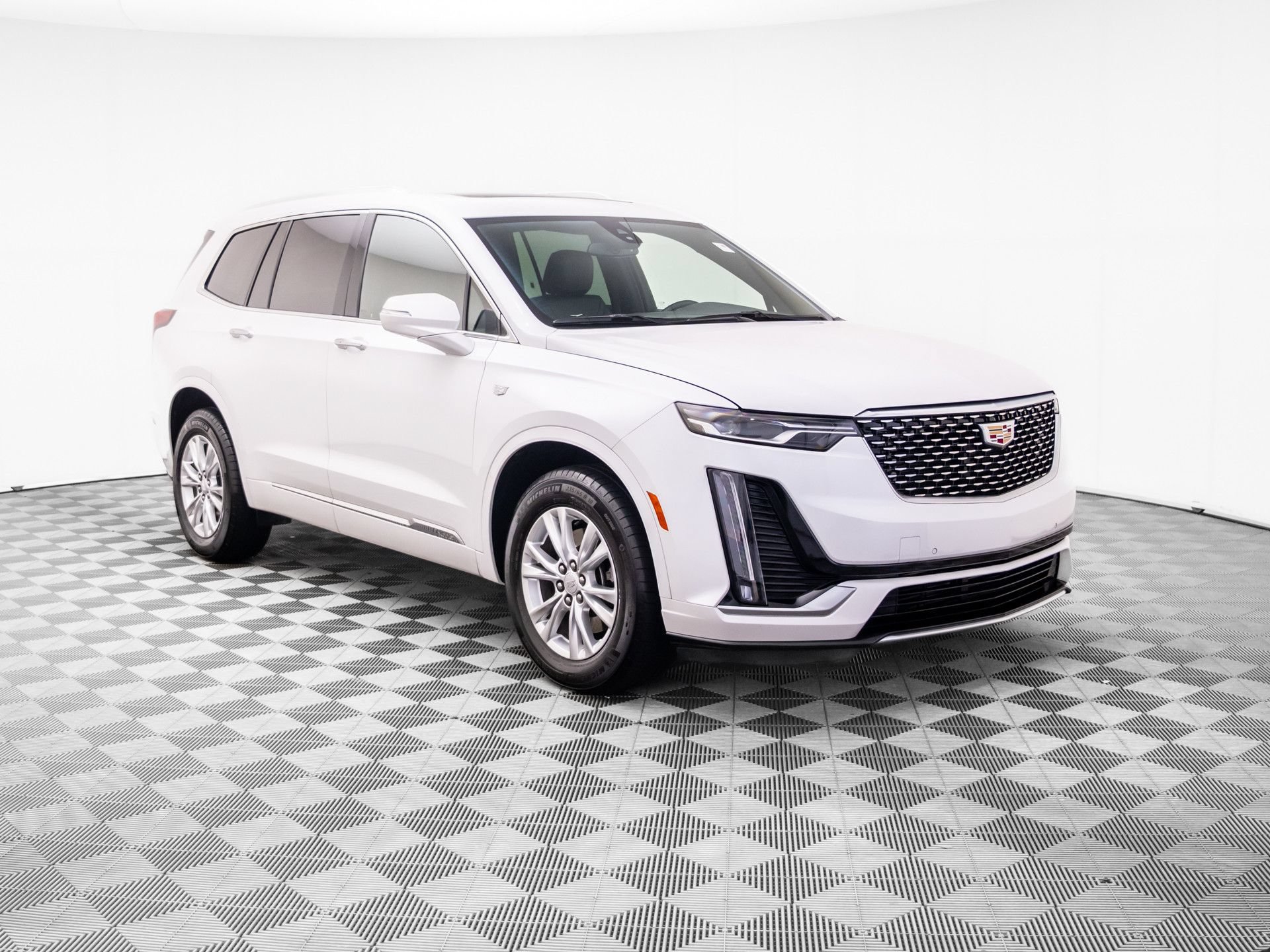 Used 2024 Cadillac XT6 Luxury w/ LPO, Floor Liner Package AWD/4WD image 7