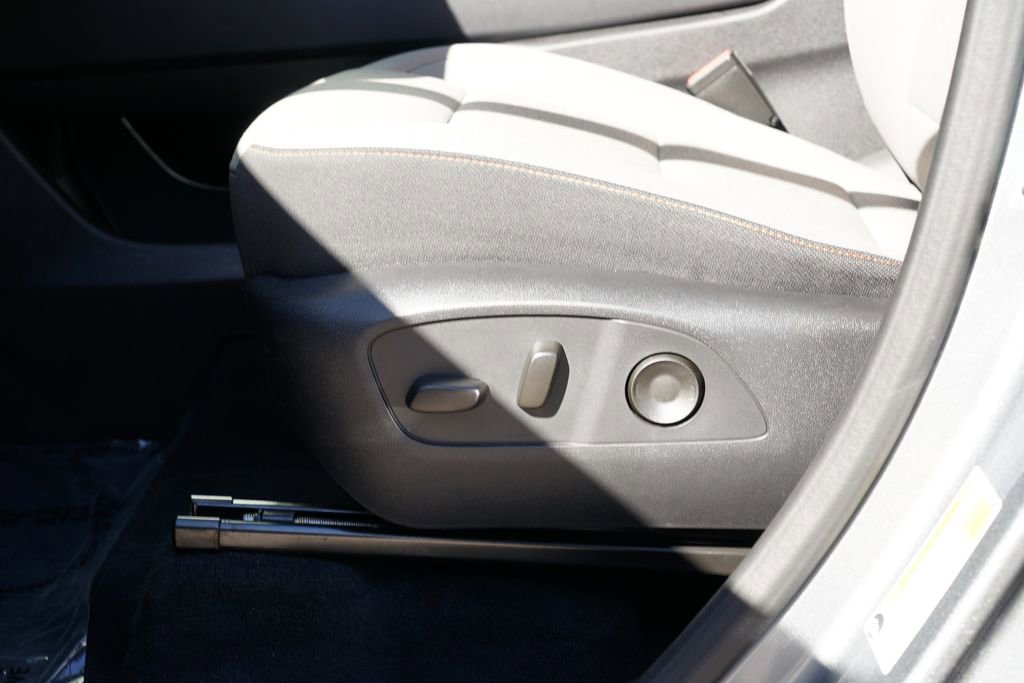 Used 2025 Chevrolet Traverse LT image 15