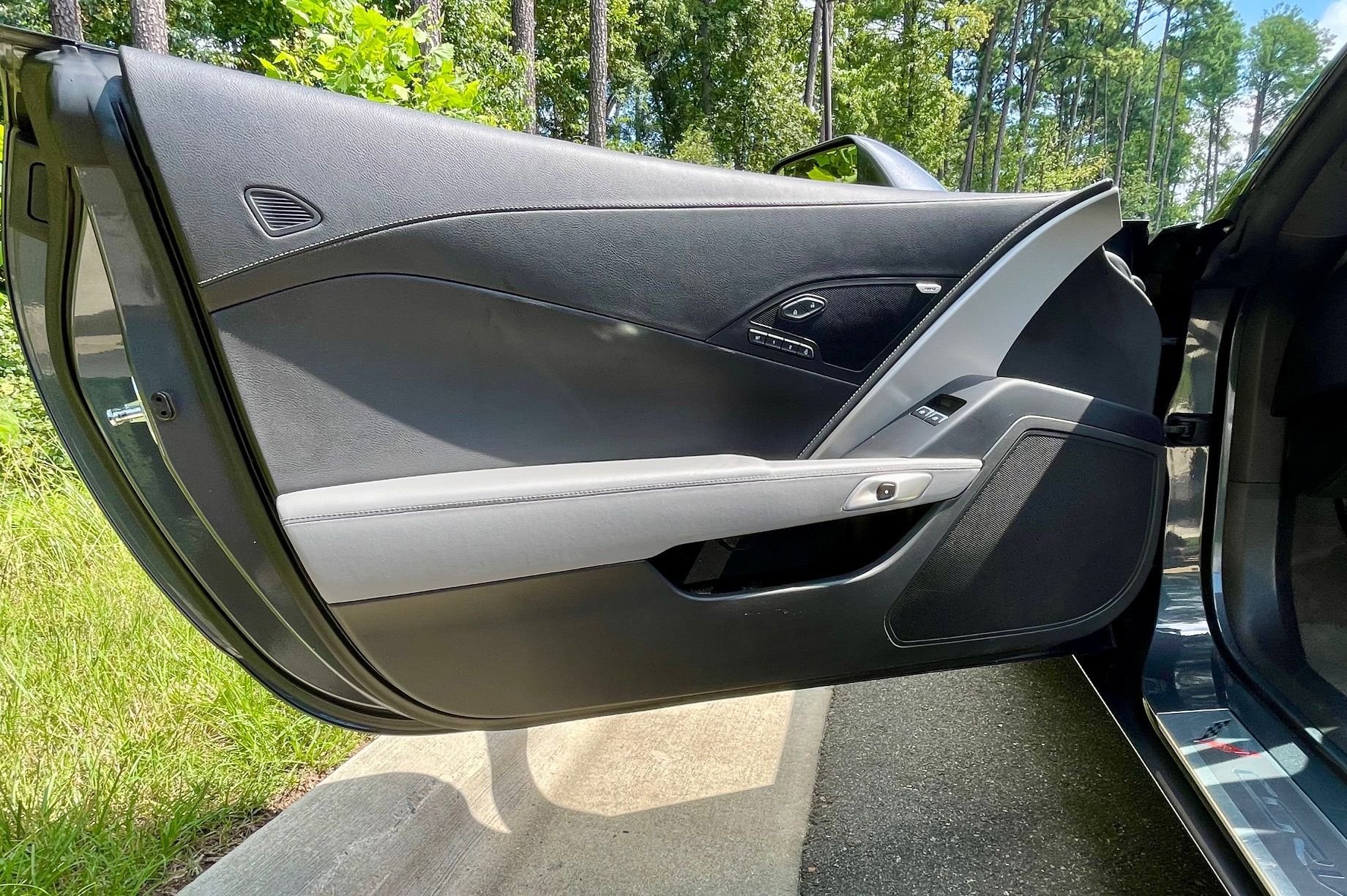 Used 2014 Chevrolet Corvette Stingray Convertible w/ 2LT Preferred Equipment Group image 43