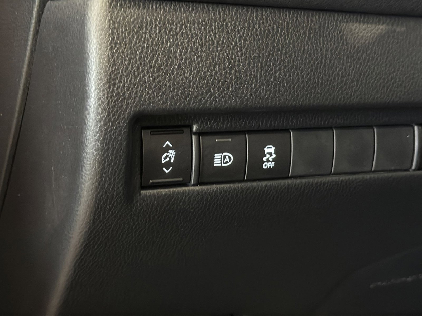 Used 2023 Toyota Venza Nightshade AWD/4WD image 37