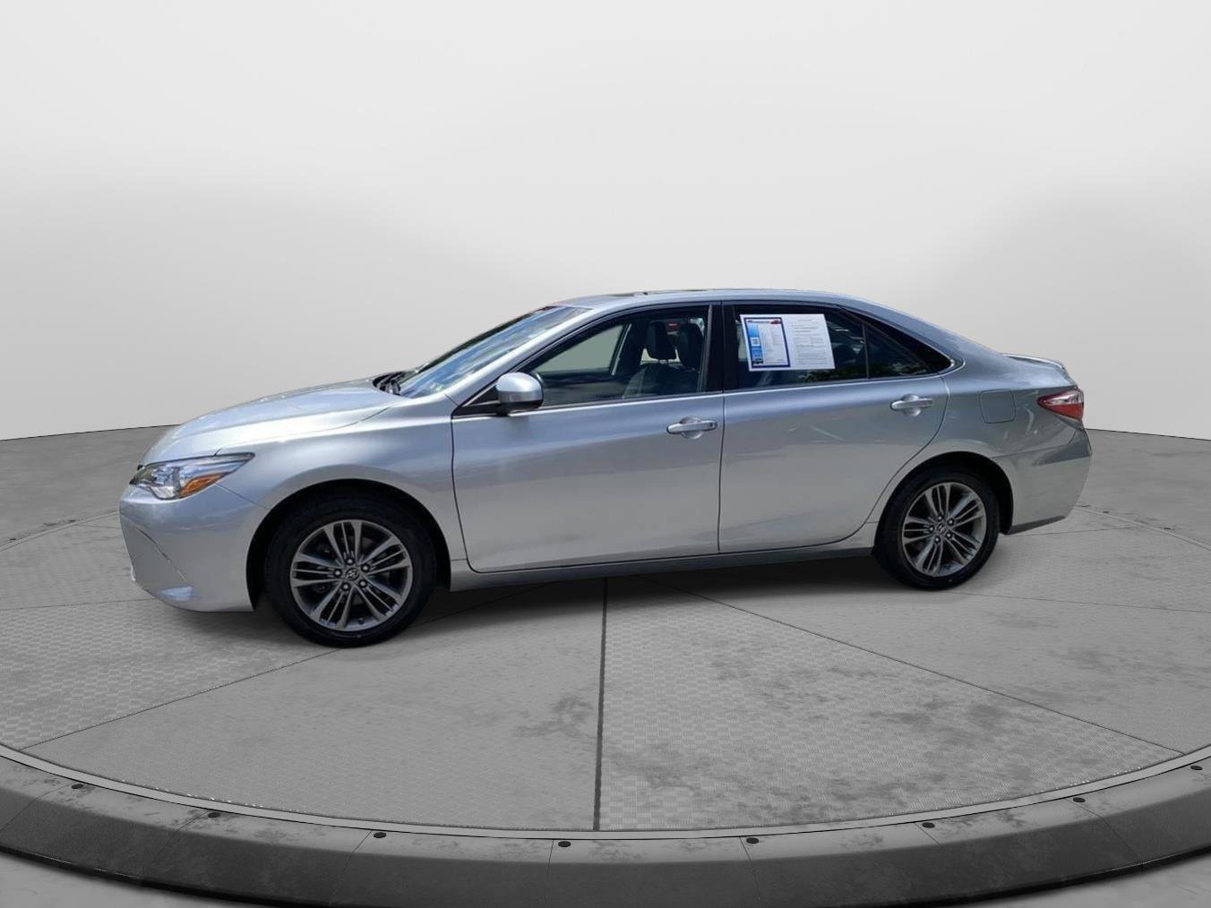 Used 2017 Toyota Camry SE w/ Moonroof Package FWD image 6