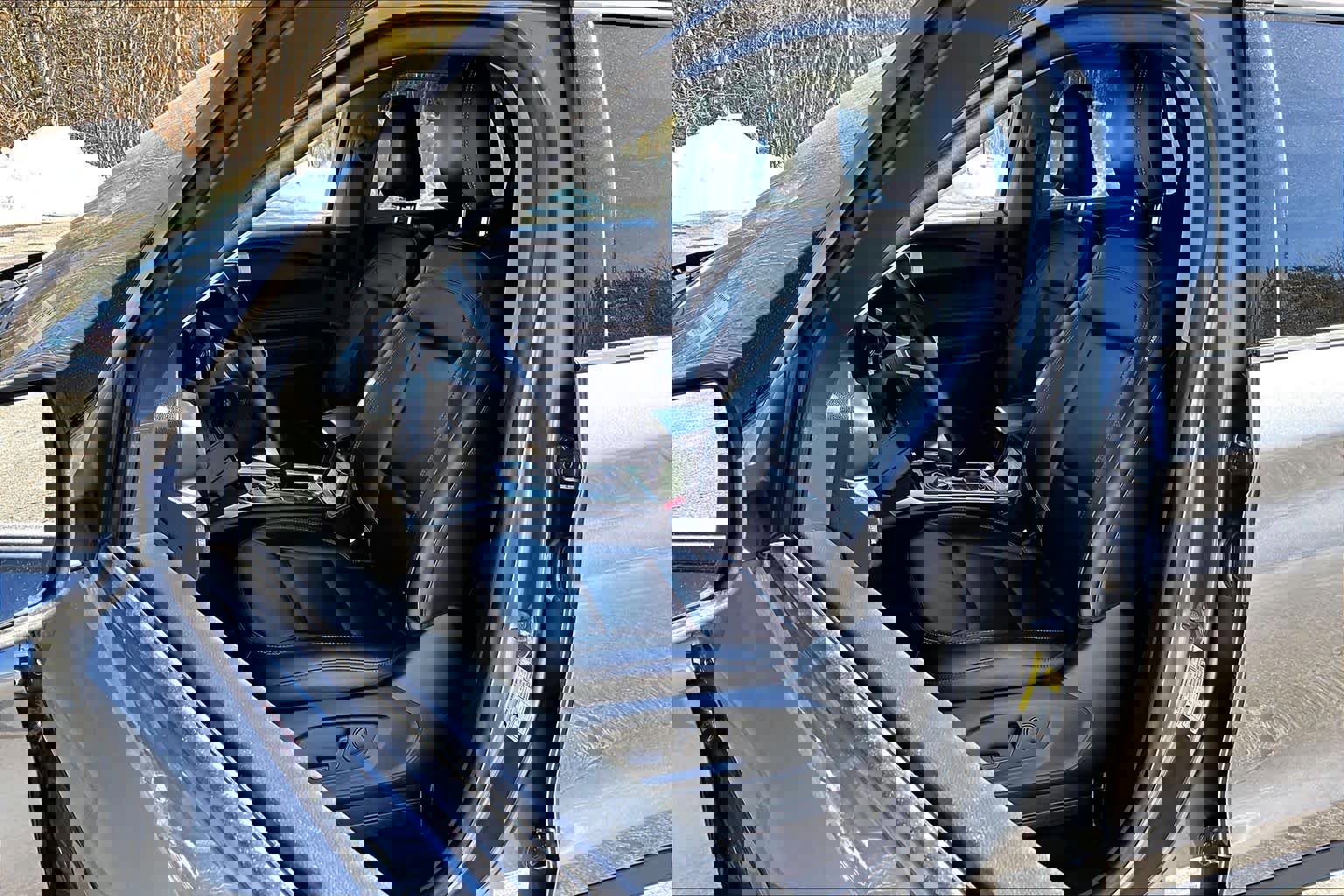 Used 2022 Ford Explorer XLT w/ Equipment Group 202A image 9