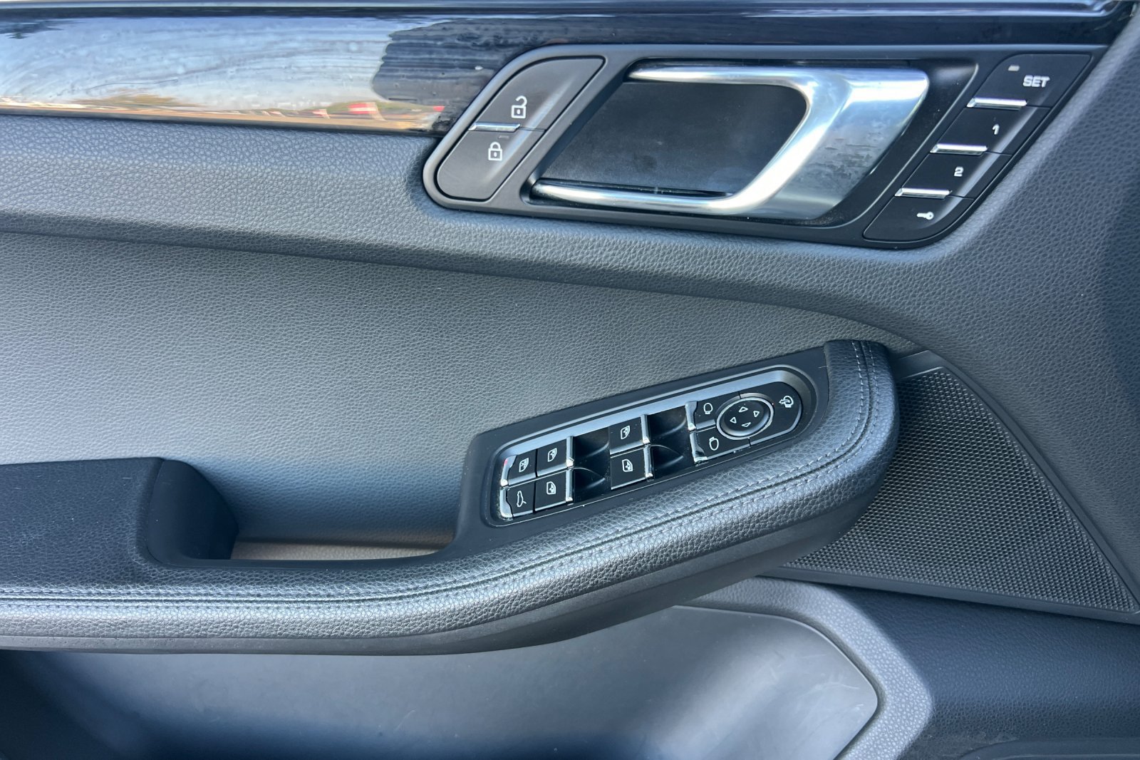 Used 2024 Porsche Macan AWD/4WD image 11