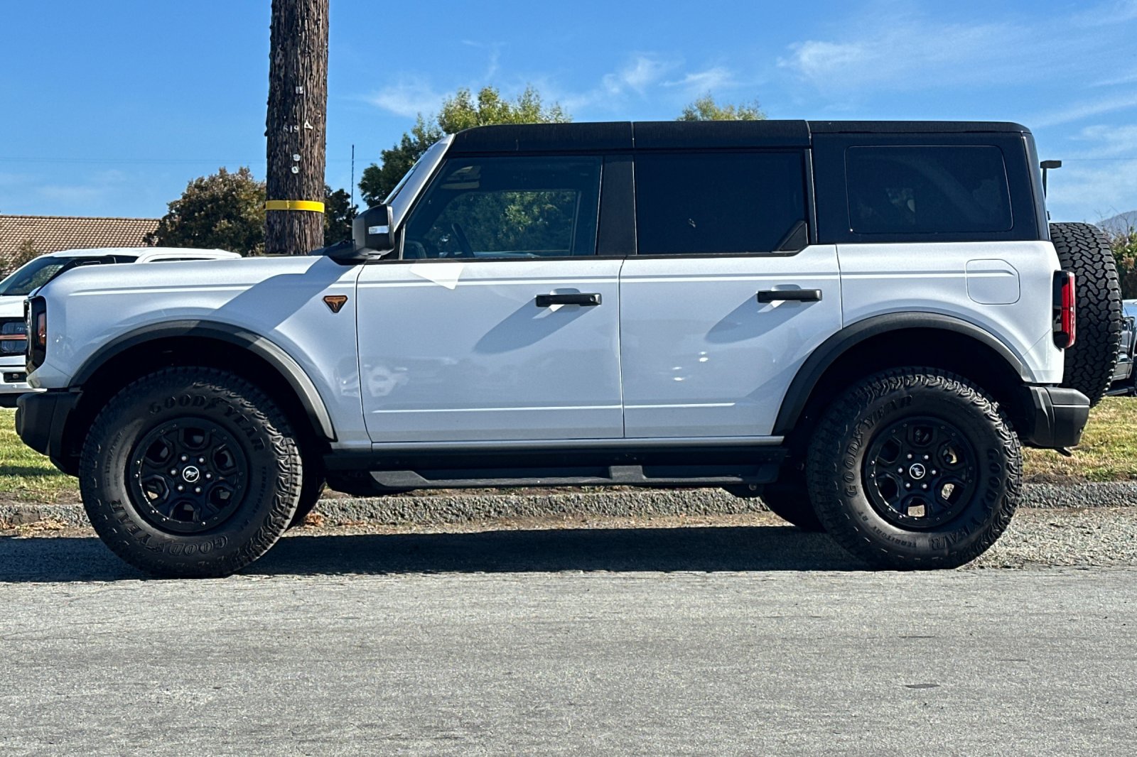 Used 2025 Ford Bronco Badlands AWD/4WD image 2