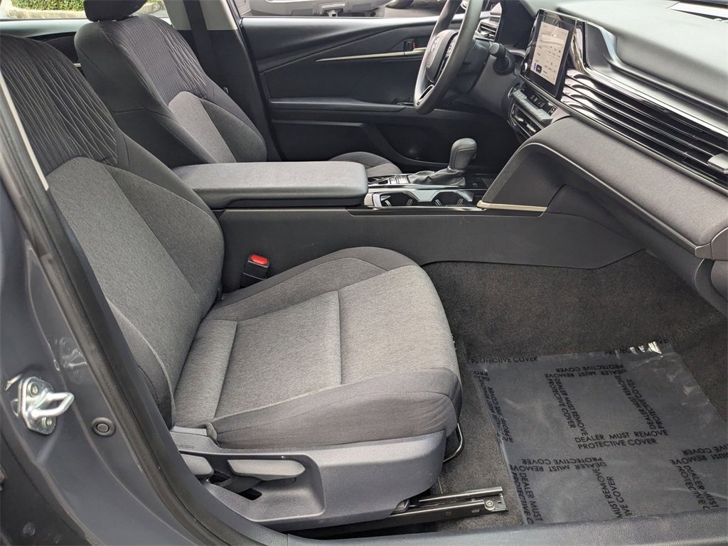 Used 2025 Toyota Camry LE image 30