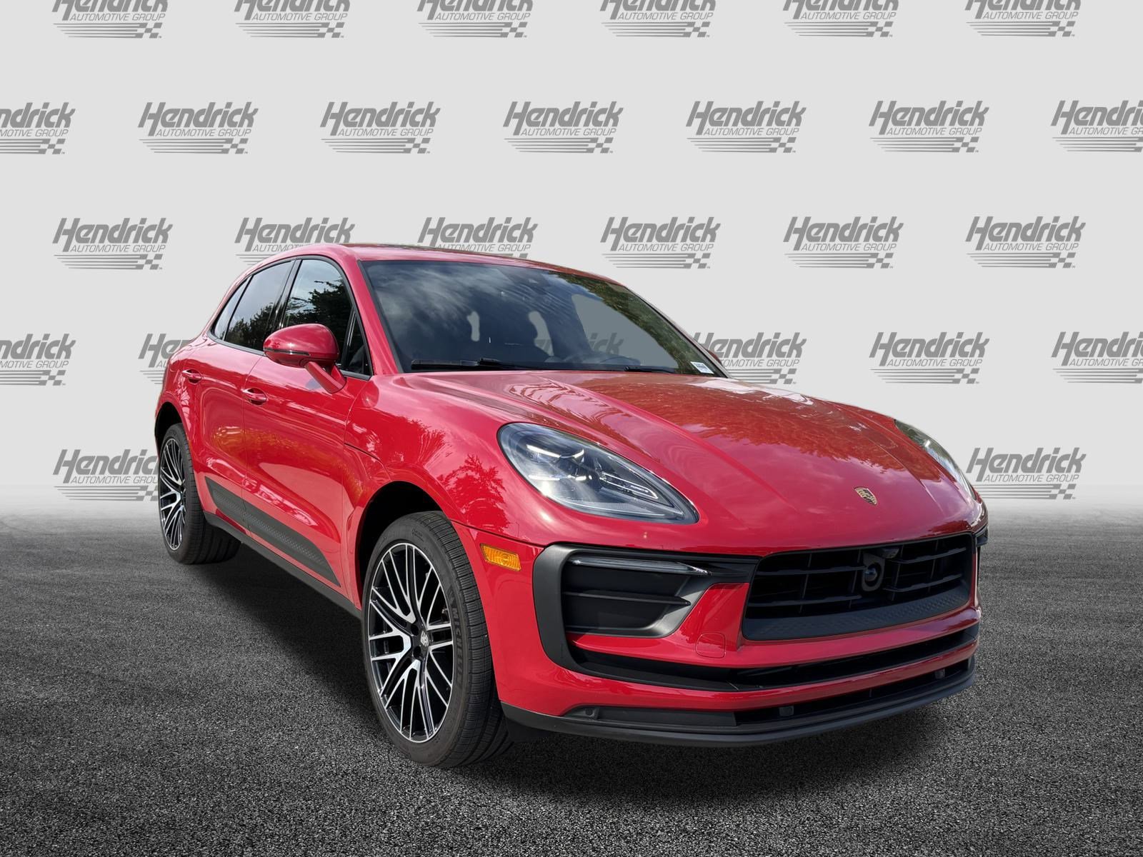 Used 2024 Porsche Macan image 2