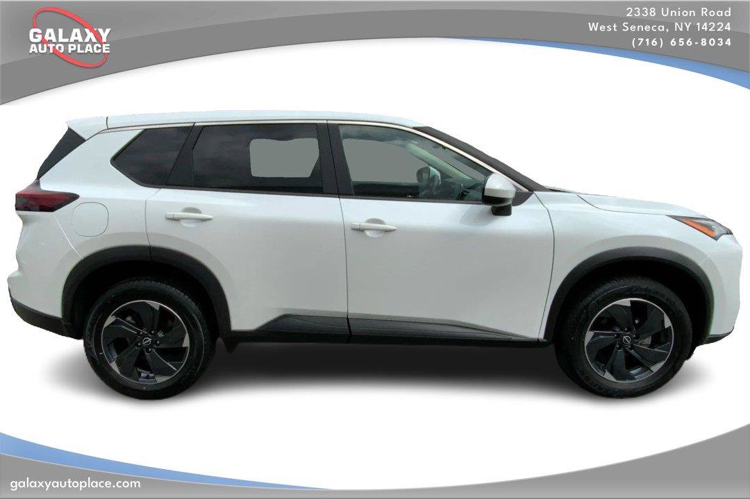 Used 2025 Nissan Rogue SV AWD/4WD image 4