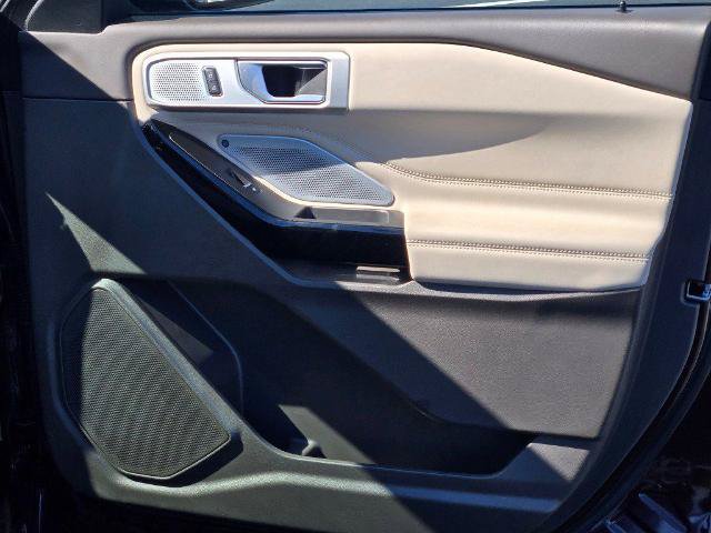 Certified 2023 Ford Explorer Platinum w/ Technology Package AWD/4WD image 6