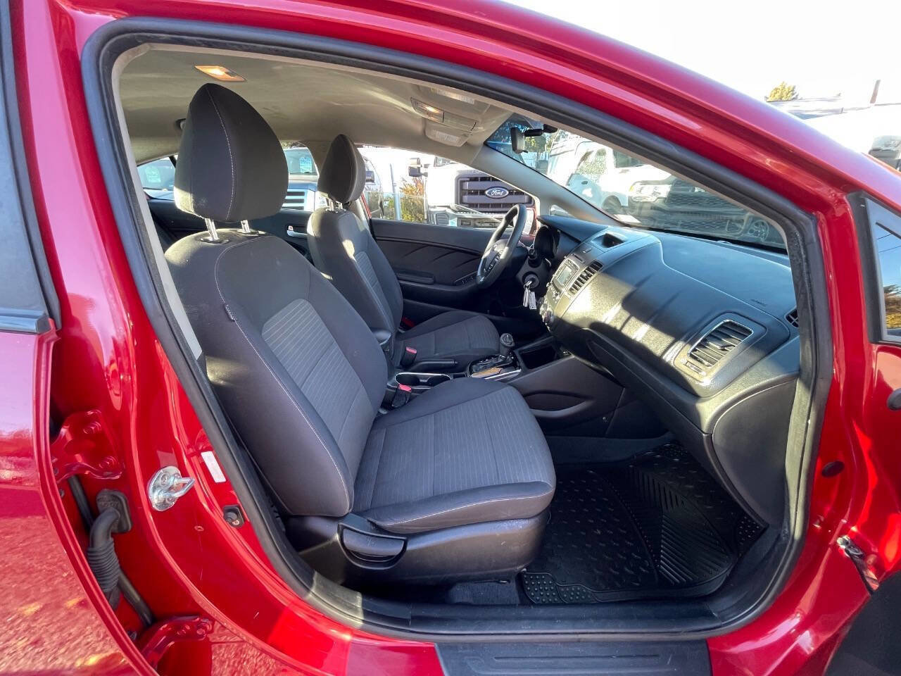 Used 2018 Kia Forte S FWD image 31